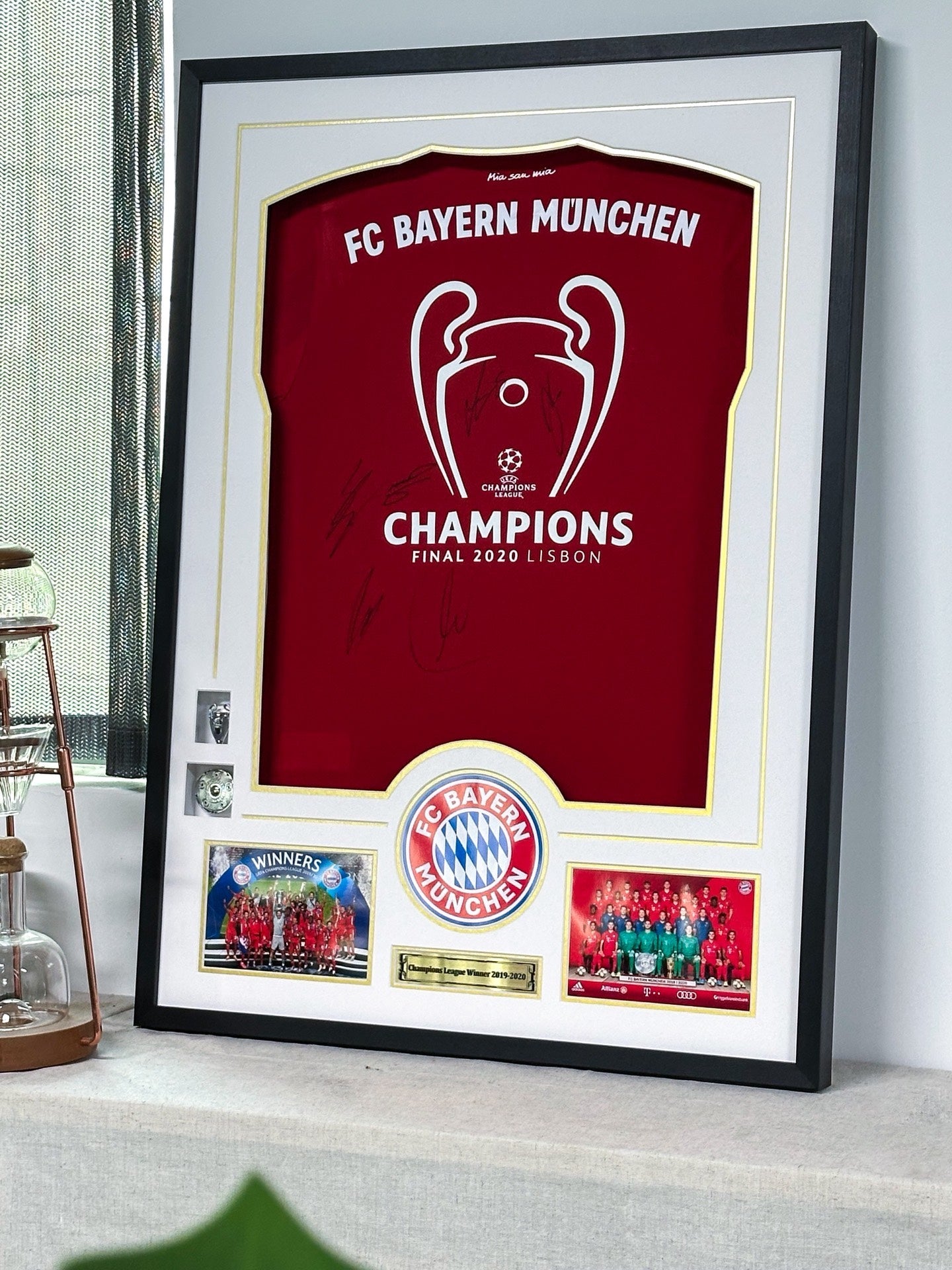 Thomas Müller Bayern Munich Autographed Jersey Custom Framed