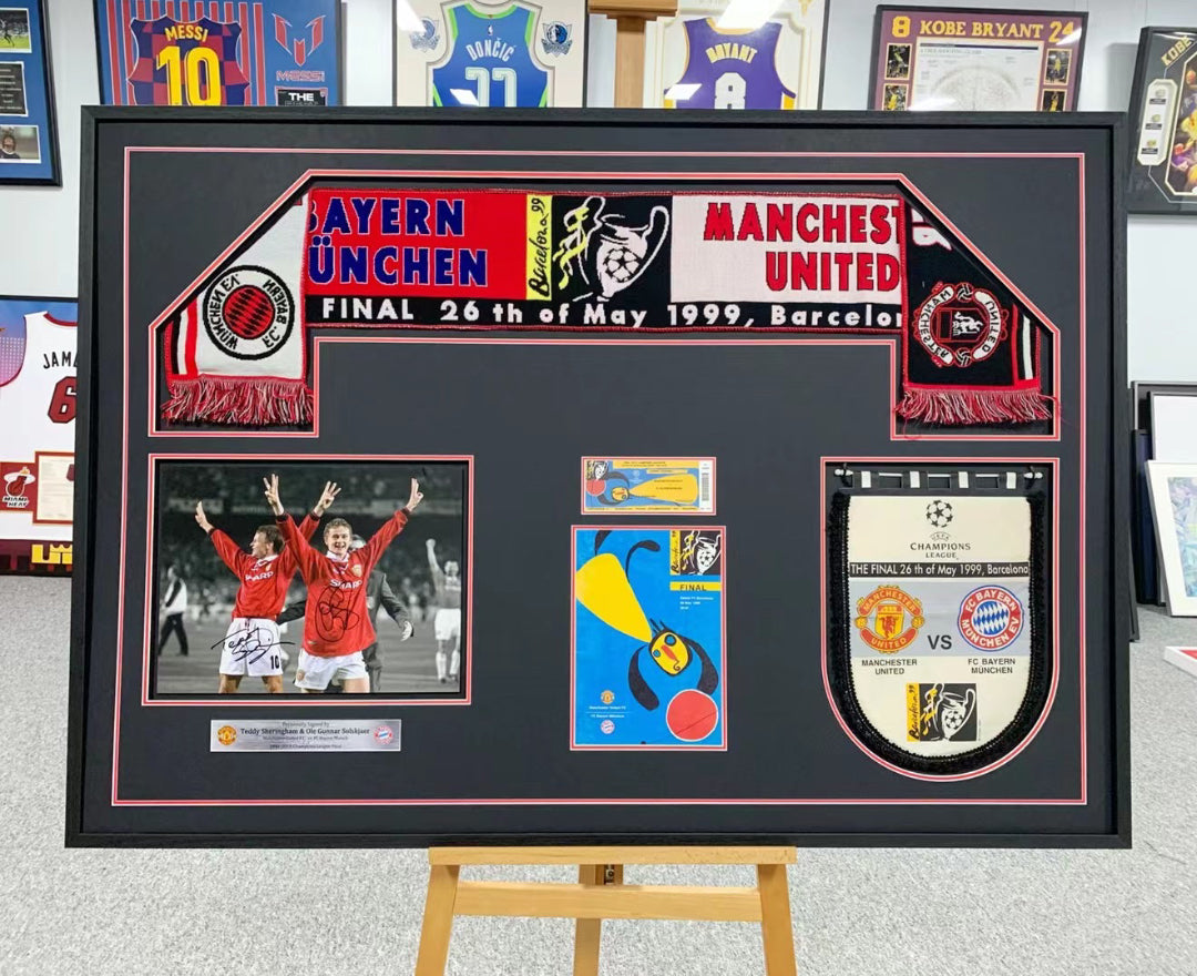 Manchester United vs Bayern Collectibles
