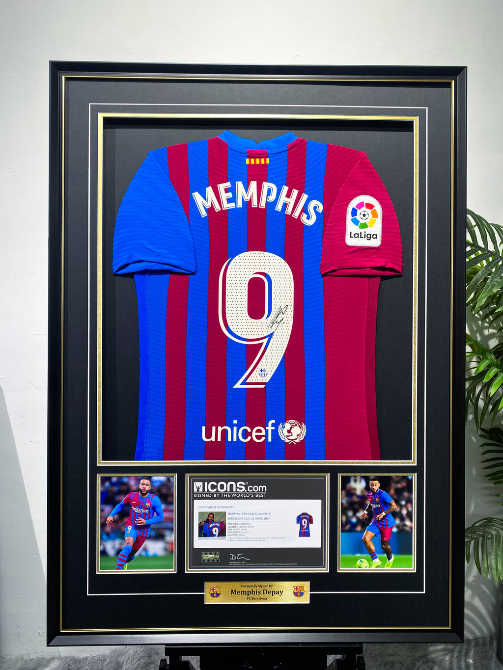 Memphis Depay Barcelona #9 Jersey Framed