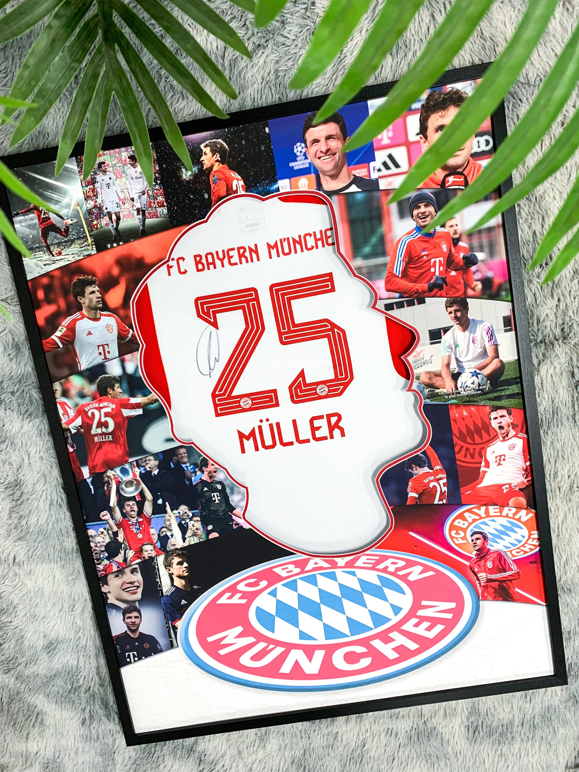 Thomas Müller Bayern Munich Autographed Custom Framed Jersey