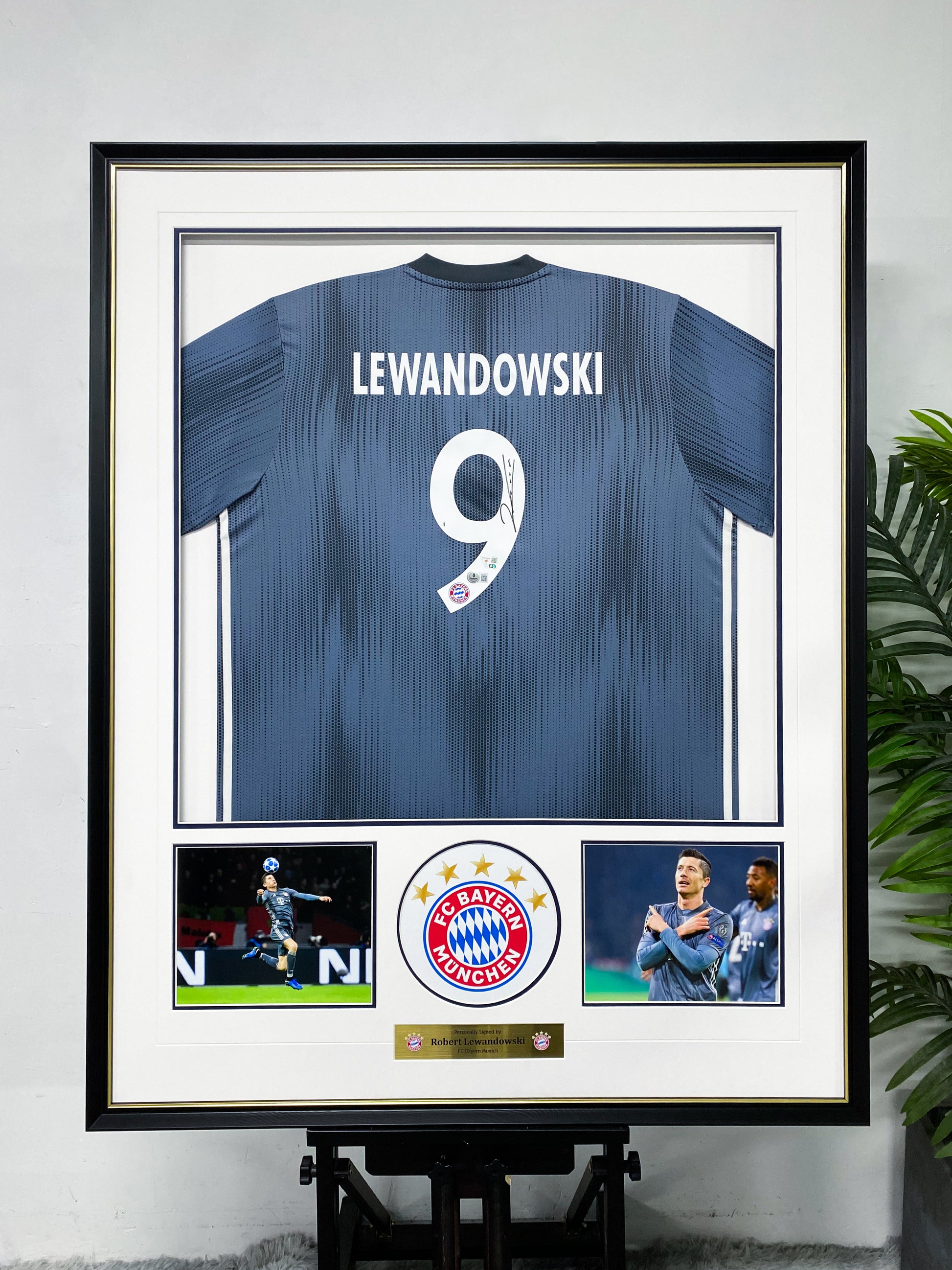 Robert Lewandowski Bayern Munich #9 Framed Jersey