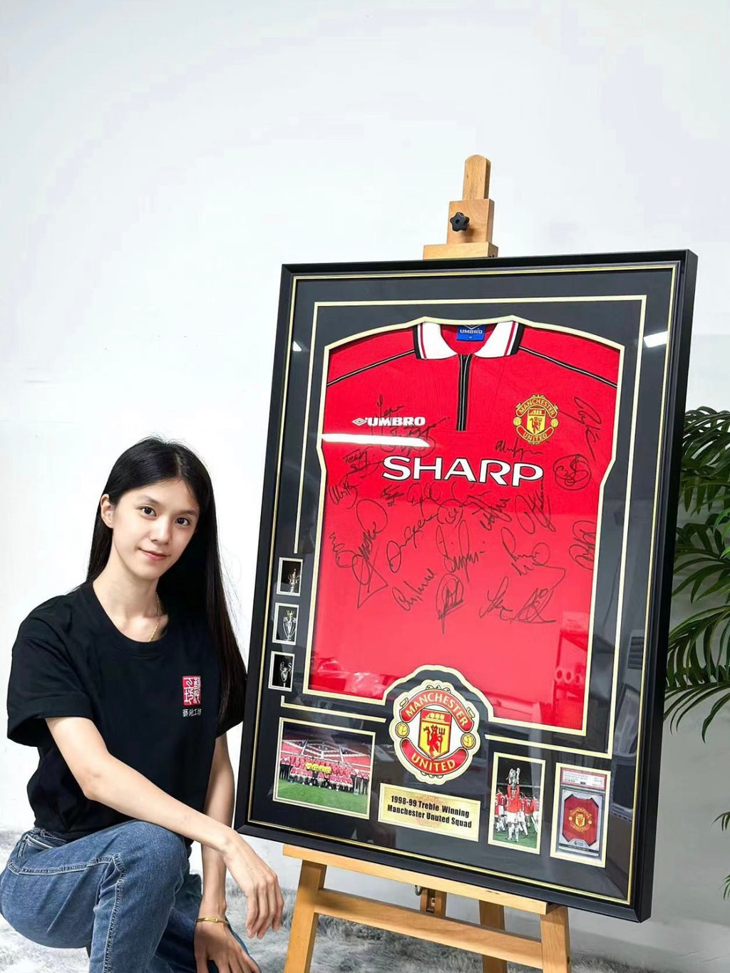 Manchester United Autographed Custom Framed Jersey