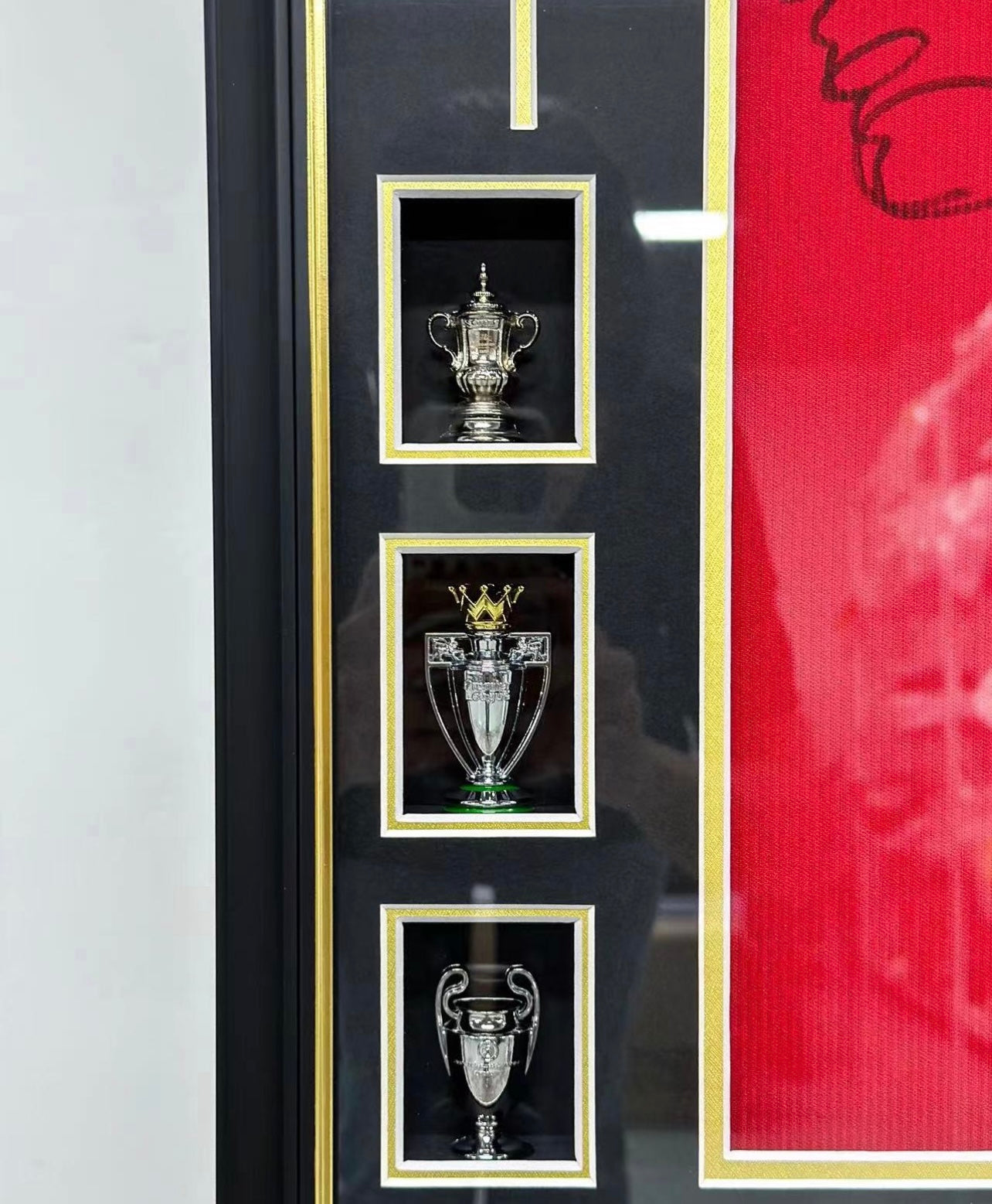 Manchester United Autographed Custom Framed Jersey