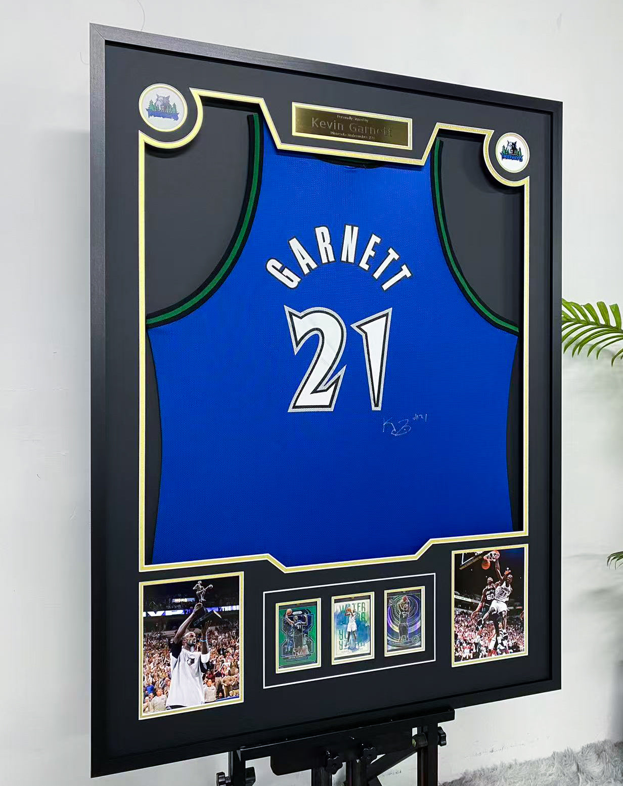 Kevin Garnett Signed Timberwolves Framed Jersey