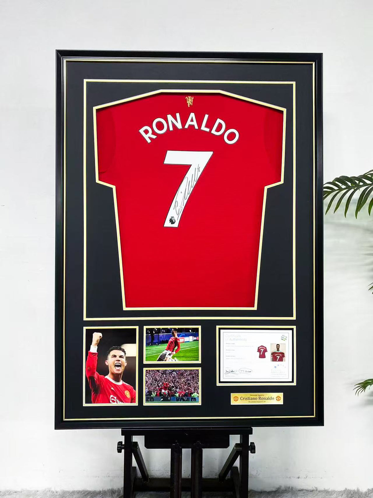 Cristiano Ronaldo Manchester United 7 Signed Home Jersey Display Frame