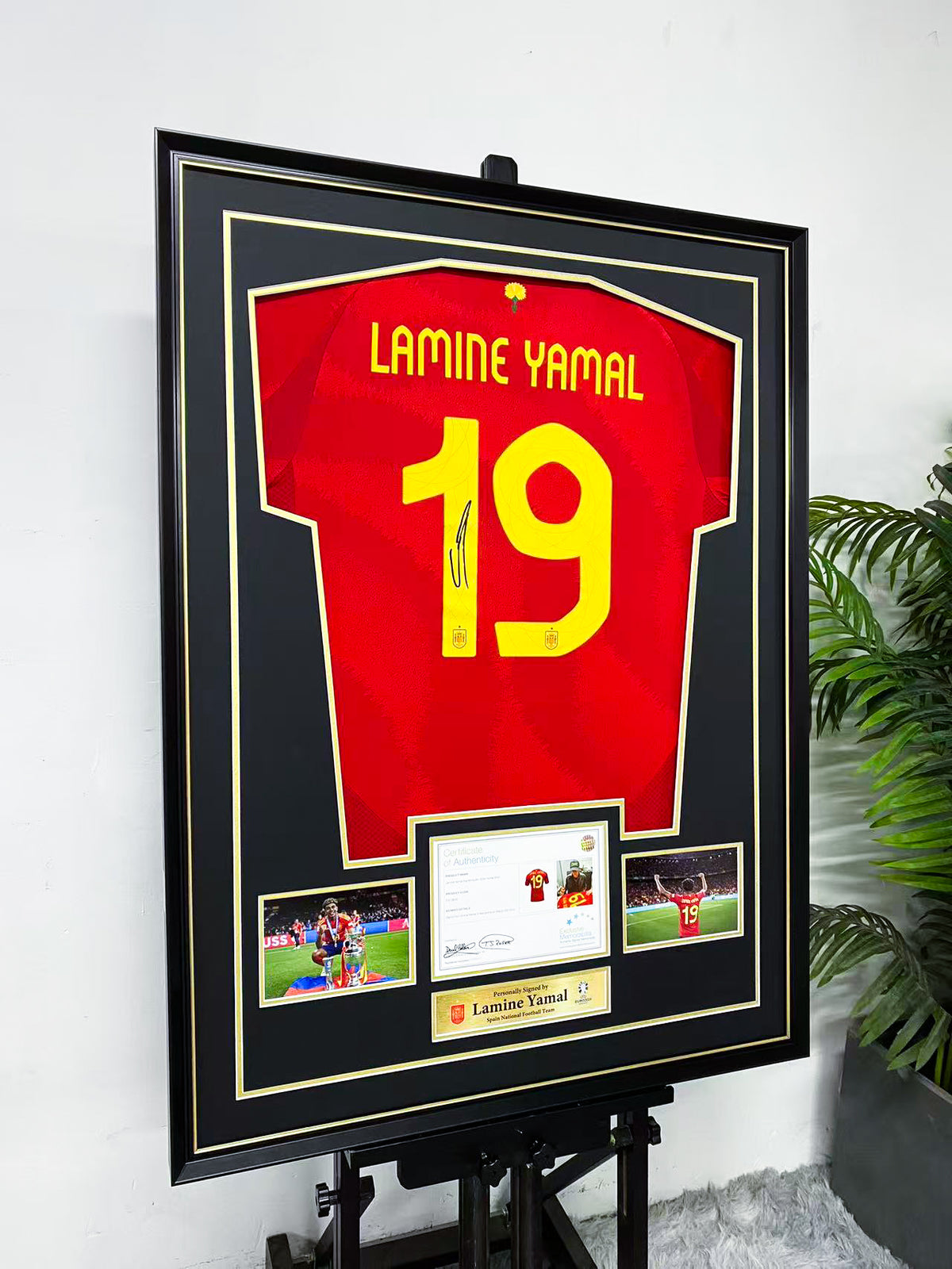 Lamine Yamal Spain #19 Signed Jersey