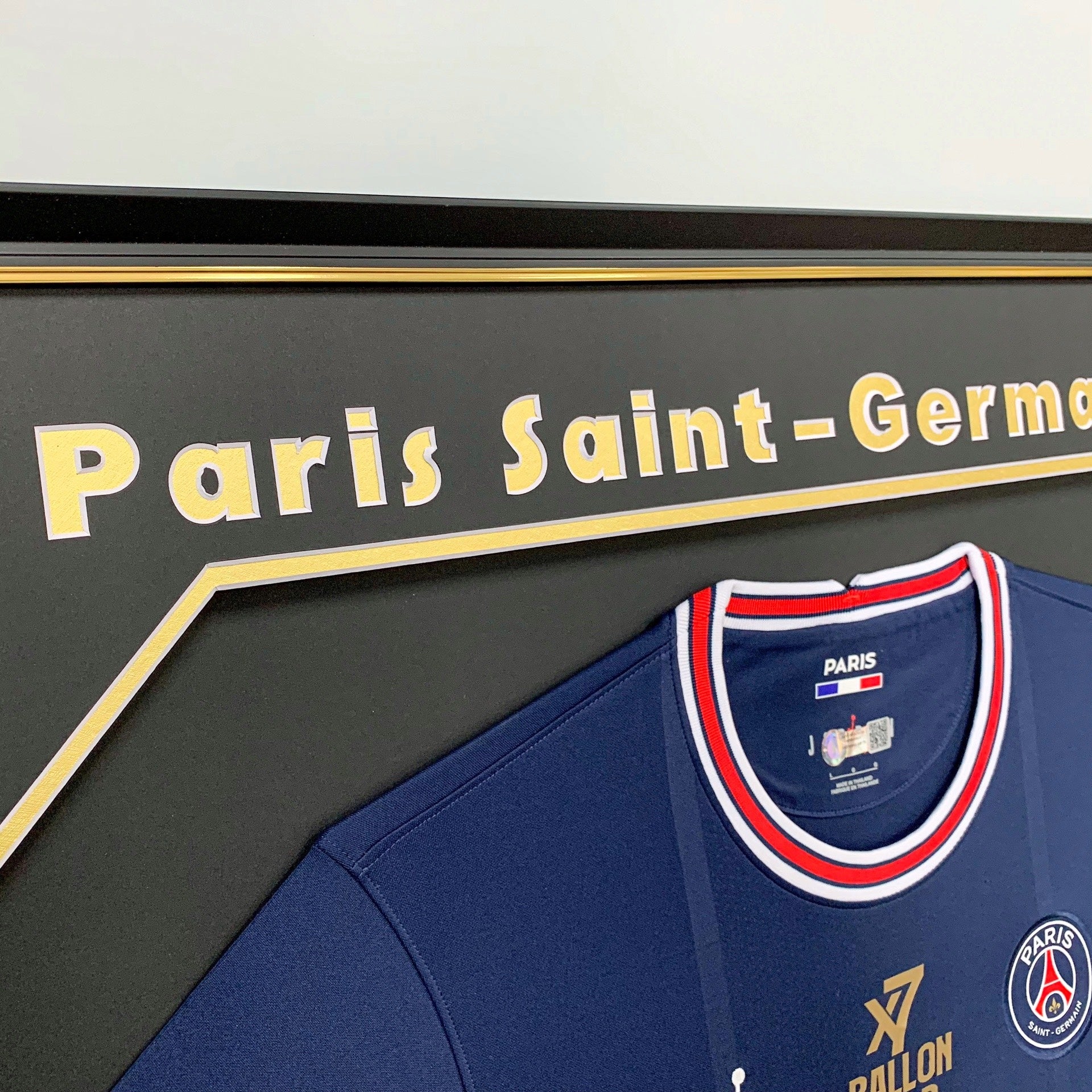 Lionel Messi Paris Saint-Germain Jersey – Autographed Custom Framing